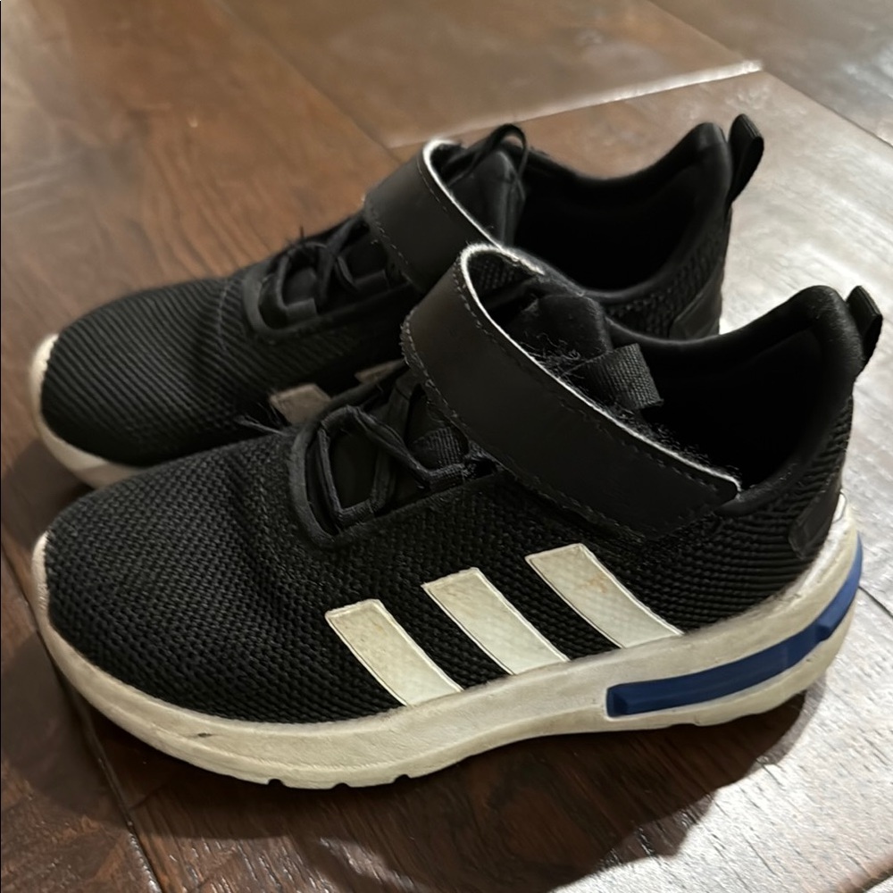 Toddler kid Adidas Black and White Sneakers with Mesh Upper size 9
